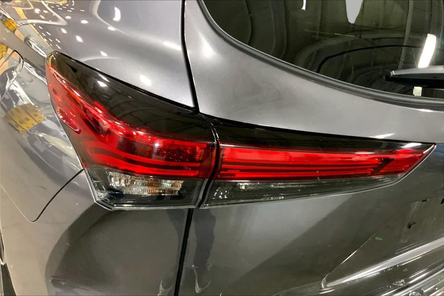 Used 2023 Toyota Highlander Platinum AWD/4WD image 29