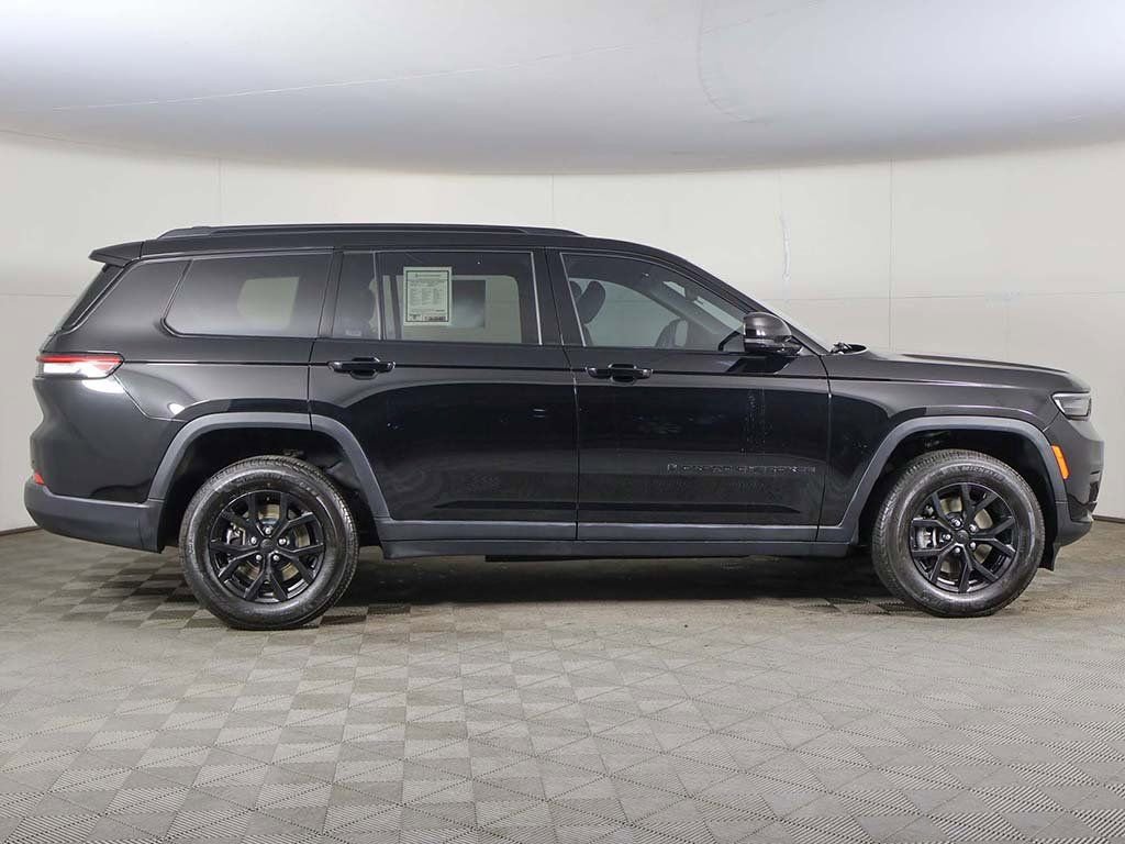 Used 2024 Jeep Grand Cherokee L Laredo image 18