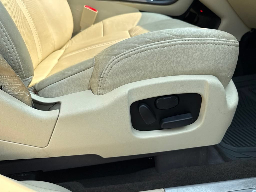 Used 2019 Lincoln MKT AWD image 12