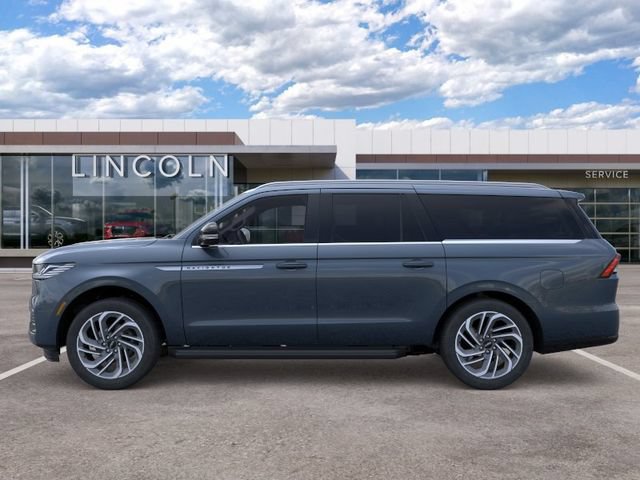 New 2026 Lincoln Navigator L Premier AWD/4WD image 3