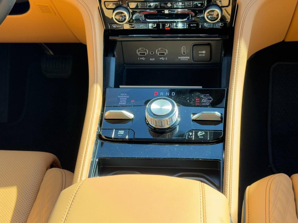 New 2025 Jeep Grand Cherokee Summit image 9