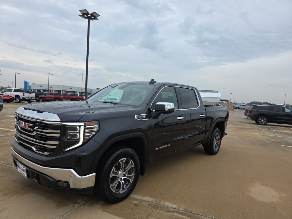 Used 2025 GMC Sierra 1500 SLT image 4