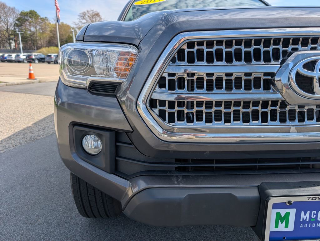 Used 2017 Toyota Tacoma TRD Off-Road w/ Tow Package AWD/4WD image 9