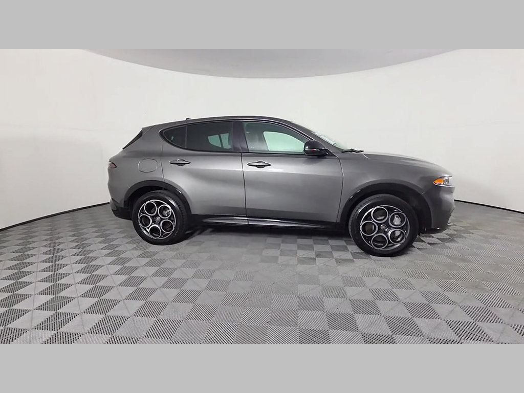 Used 2025 Alfa Romeo Tonale w/ Premium Package AWD/4WD image 35