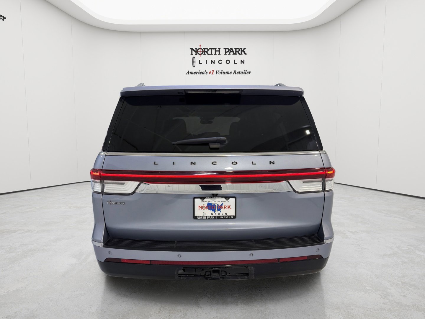 Used 2024 Lincoln Navigator L Black Label AWD/4WD image 28