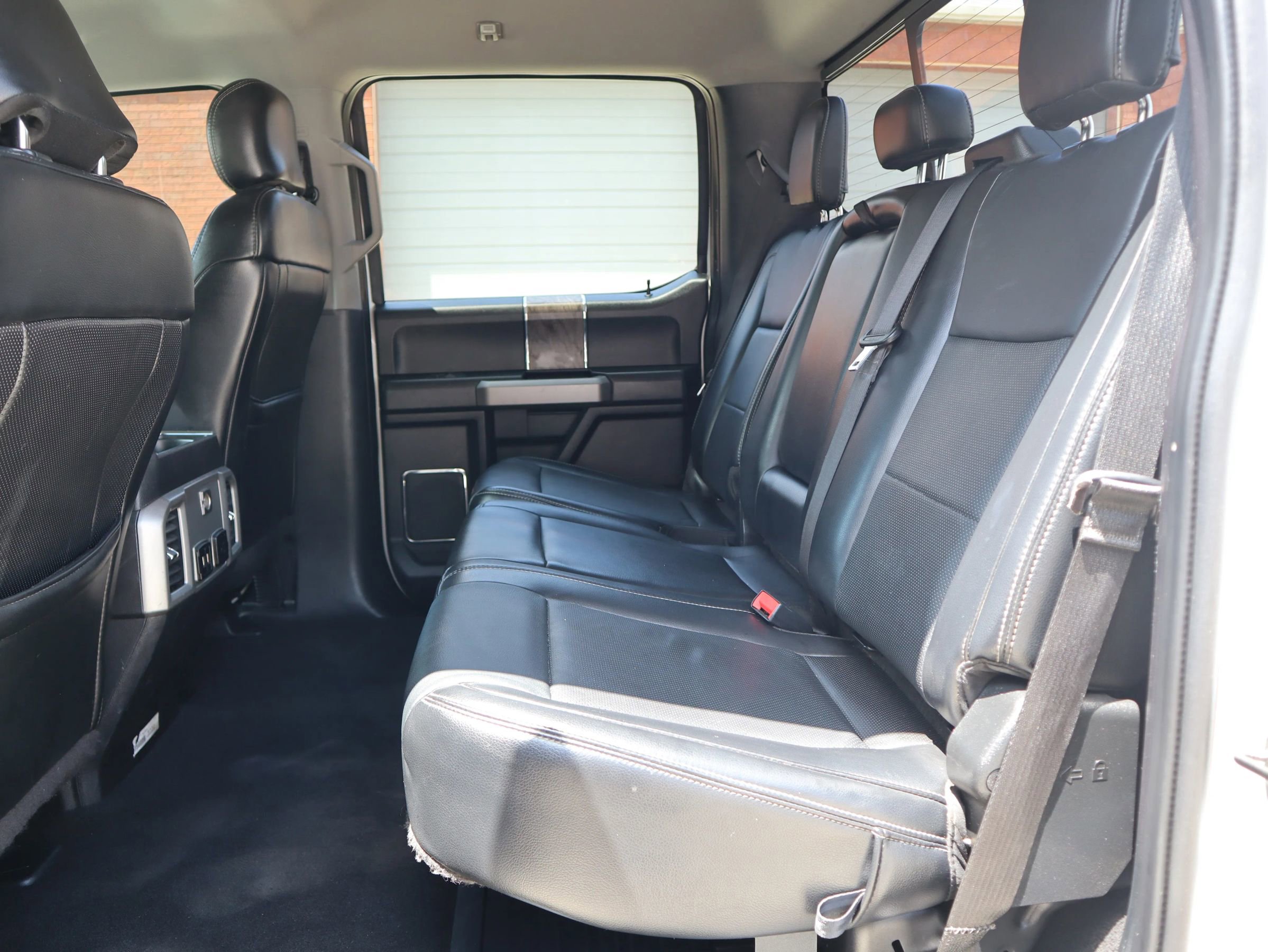 Used 2019 Ford F250 Lariat w/ Chrome Package image 27