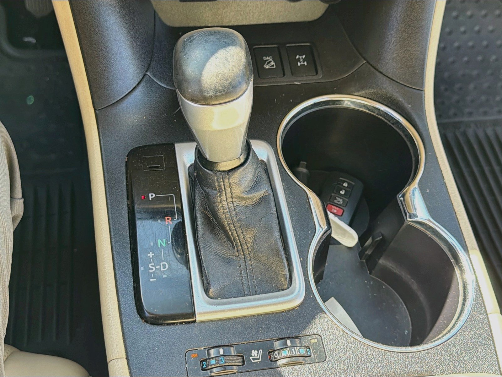 Used 2016 Toyota Highlander Limited Platinum AWD/4WD image 12