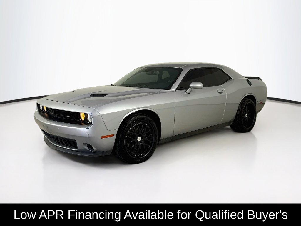 Used 2016 Dodge Challenger SXT RWD image 3