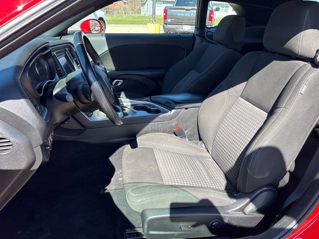 Used 2022 Dodge Challenger SXT image 7