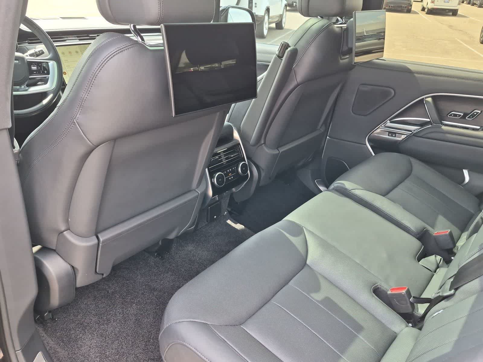Used 2024 Land Rover Range Rover Long Wheelbase SE AWD/4WD image 18
