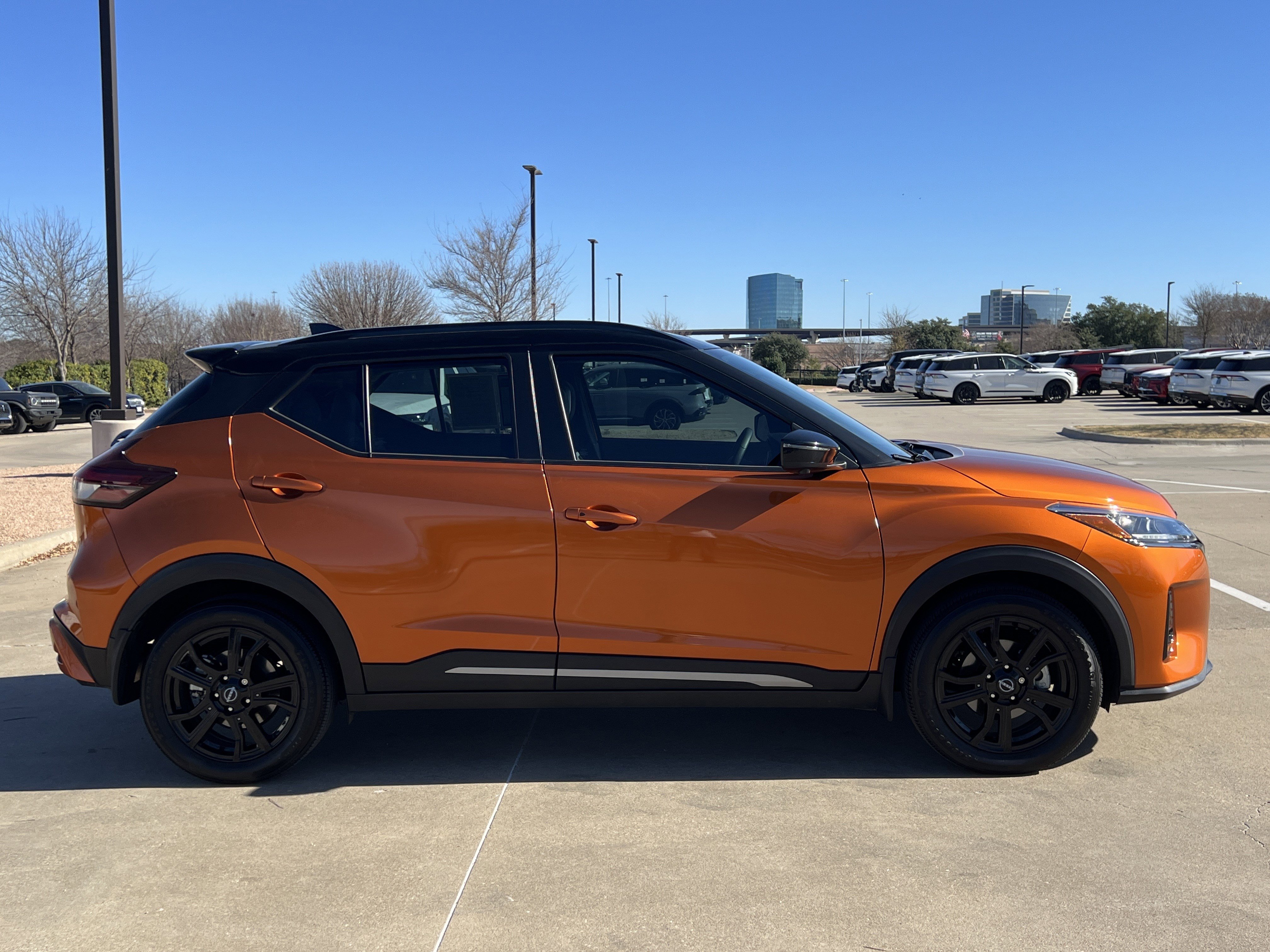 Used 2023 Nissan Kicks SR w/ SR Premium Package image 10