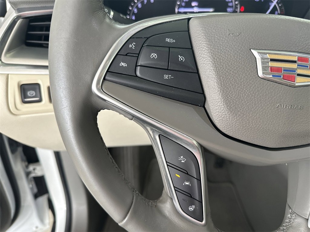 Used 2017 Cadillac XT5 Luxury w/ Driver Awareness Package image 18