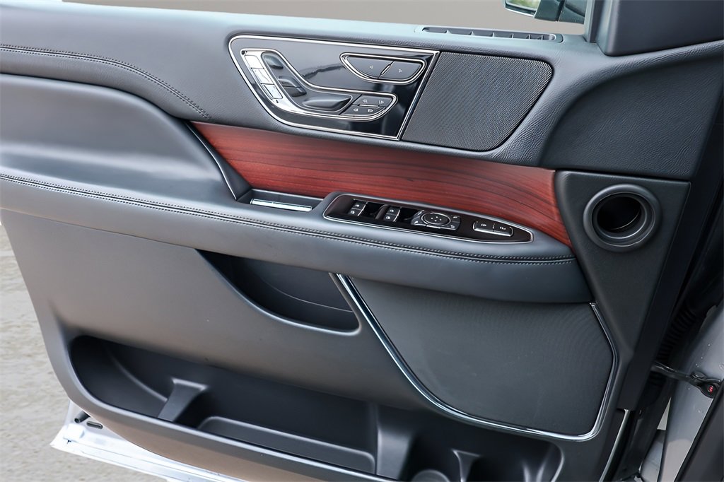 Used 2023 Lincoln Navigator Reserve image 19