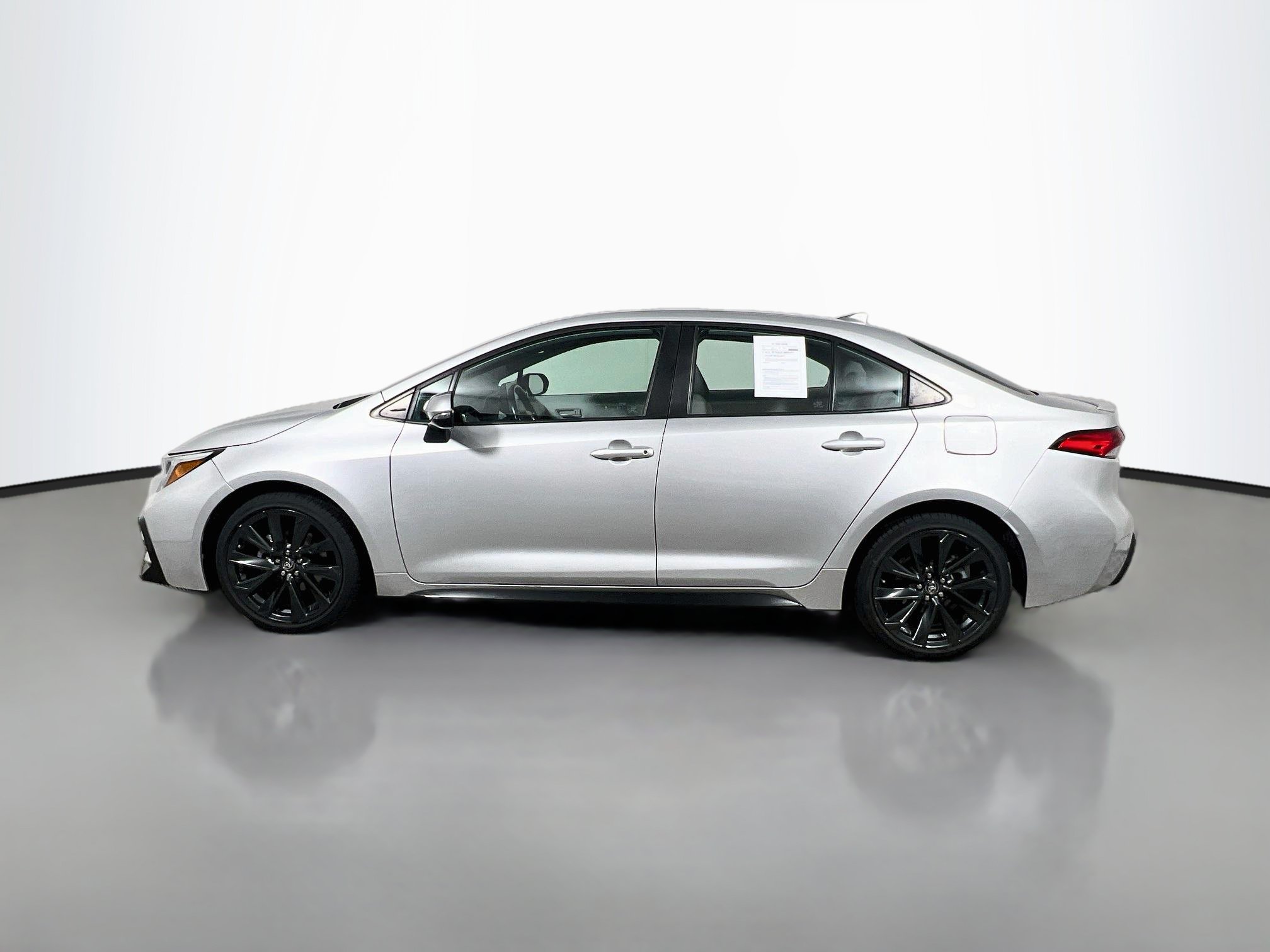 Used 2023 Toyota Corolla SE FWD image 9
