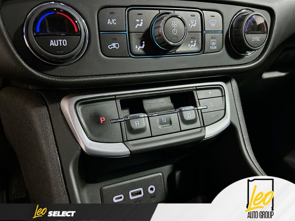 Used 2024 GMC Terrain SLE w/ Driver Convenience Package image 16