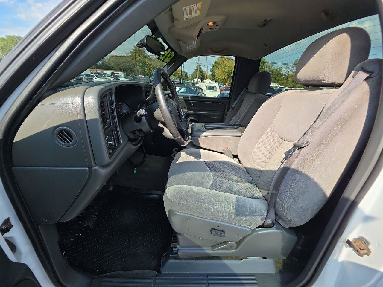 Used 2006 Chevrolet Silverado 2500 LT w/ Heavy-Duty Power Package AWD/4WD image 3