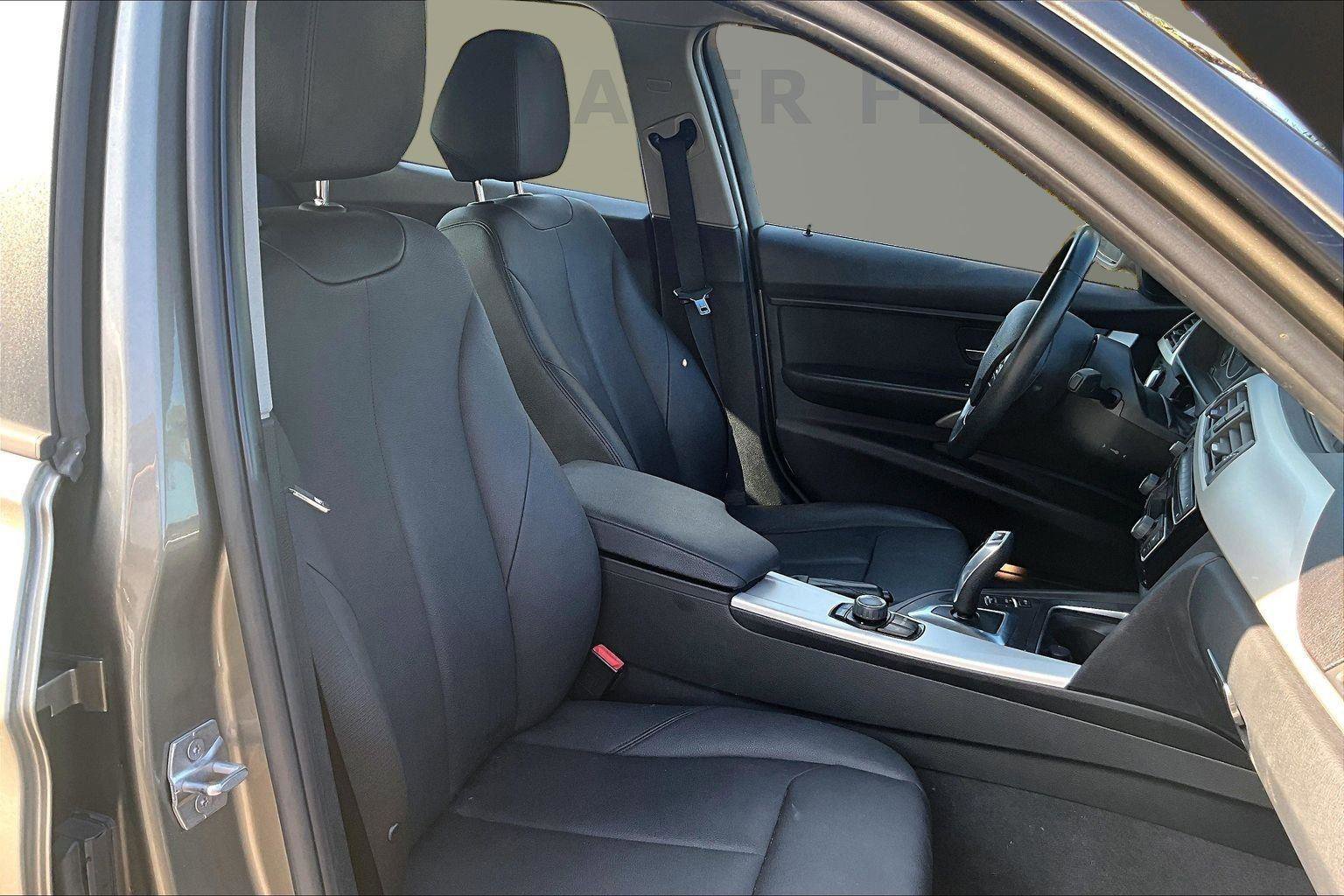Used 2016 BMW 320i Sedan RWD image 29