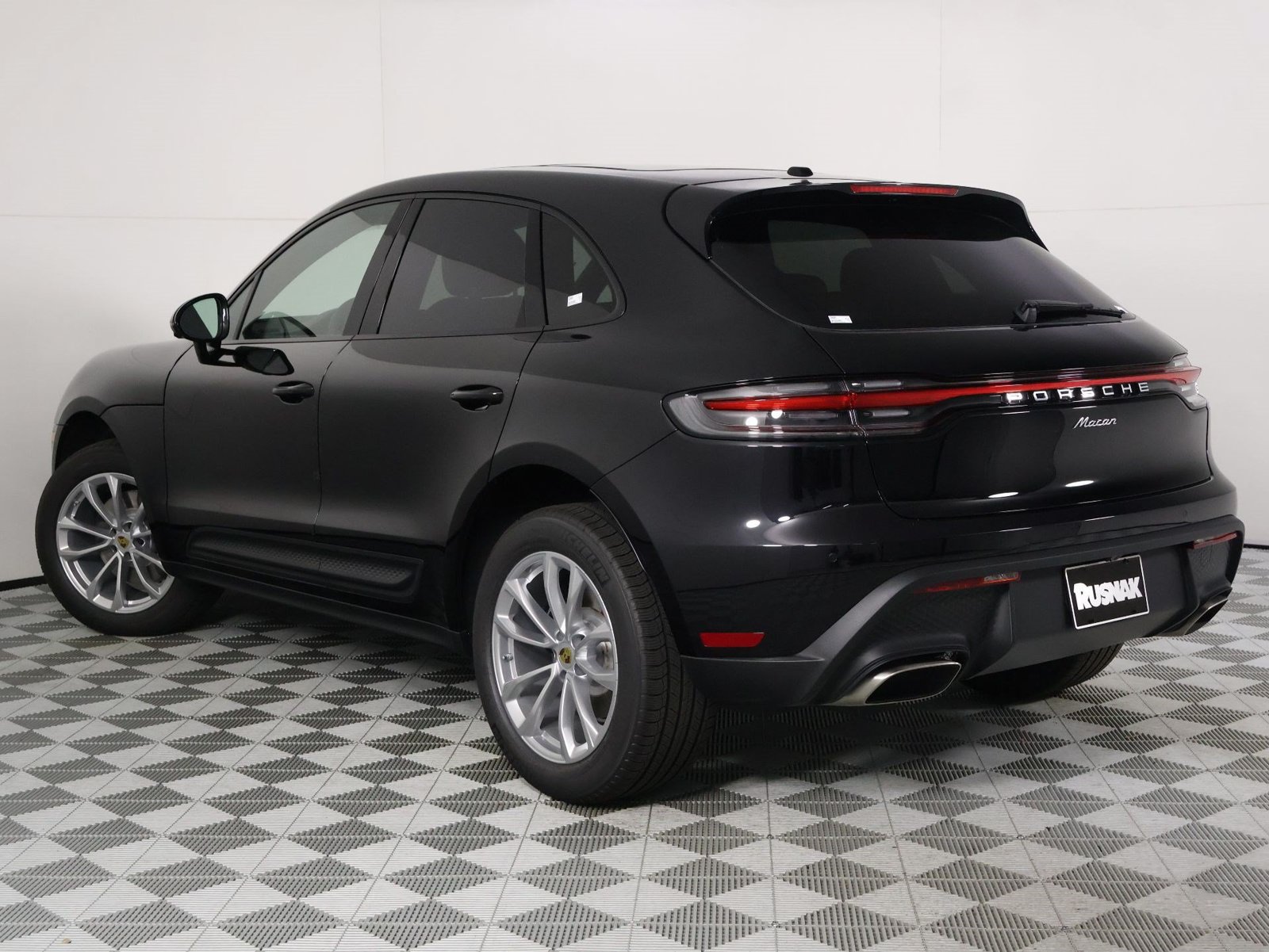 New 2026 Porsche Macan AWD/4WD image 3