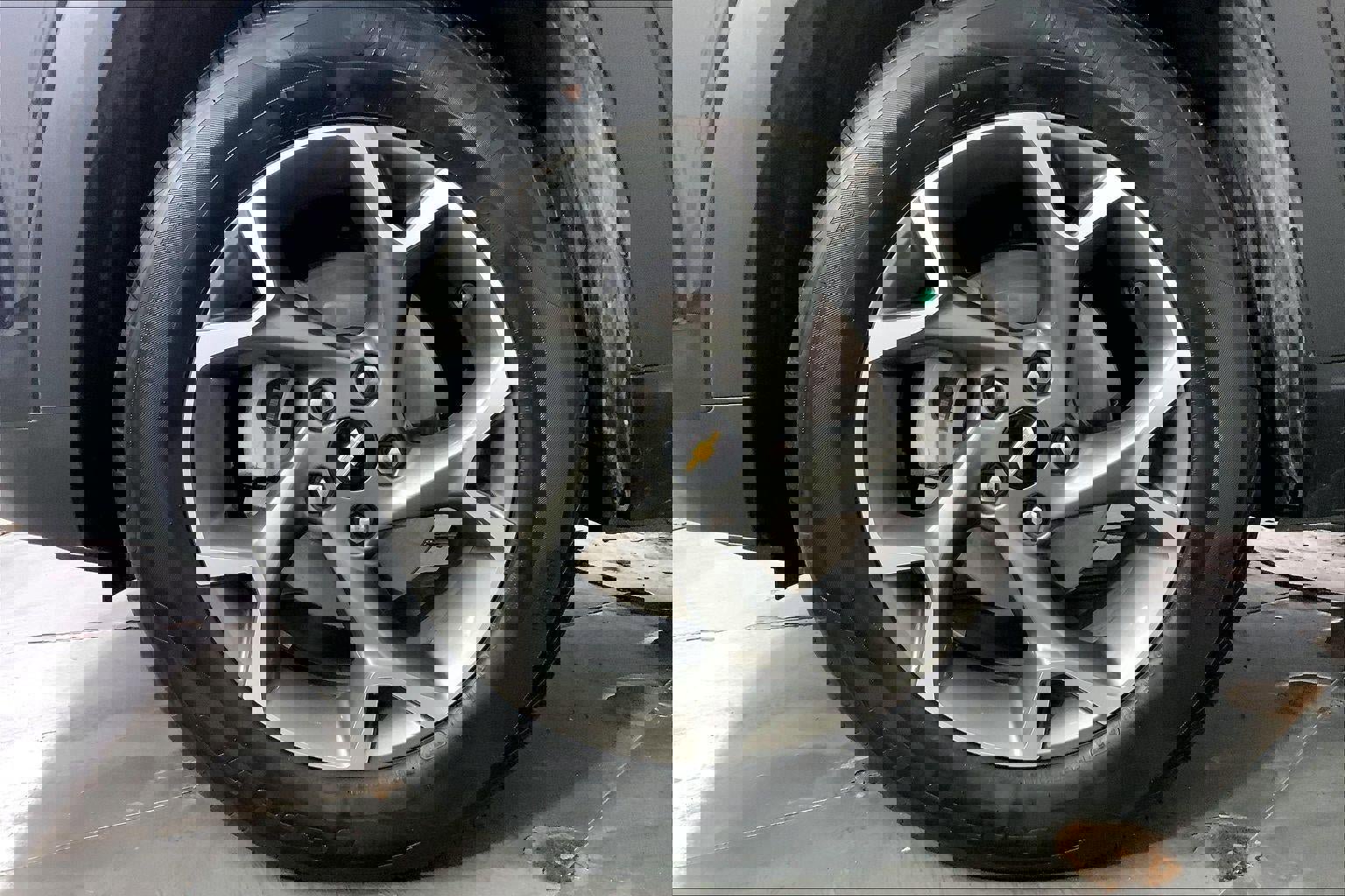 Used 2025 Chevrolet Trax LT w/ LT Convenience Package image 9