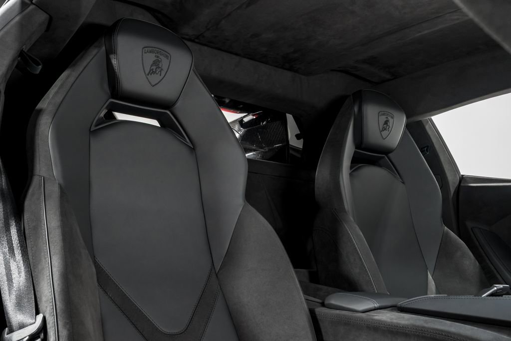 Used 2024 Lamborghini Revuelto image 34