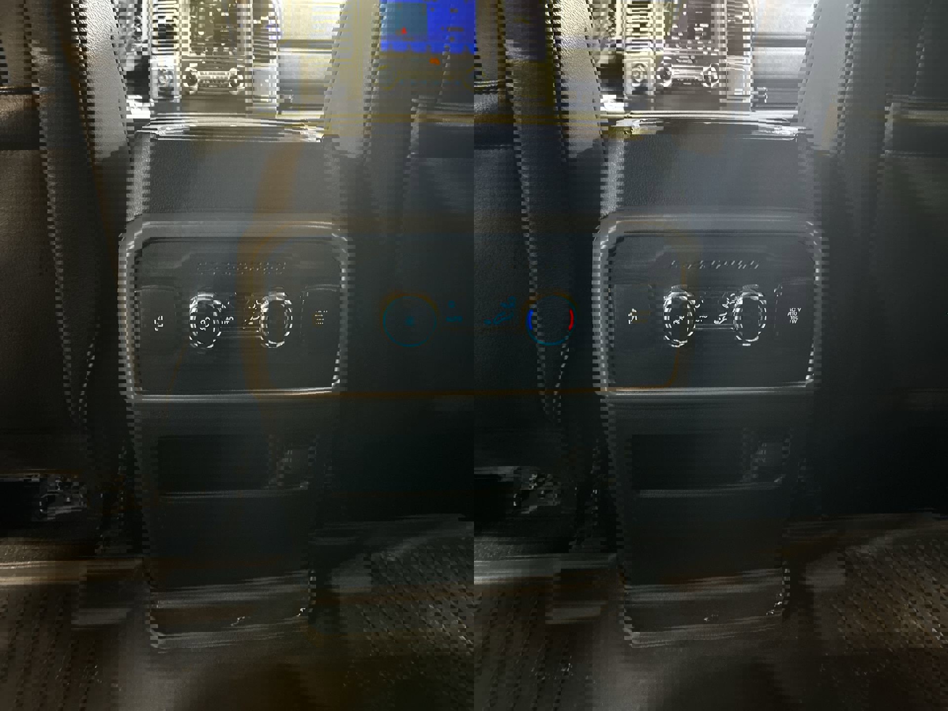 Used 2021 Ford Expedition XLT image 23