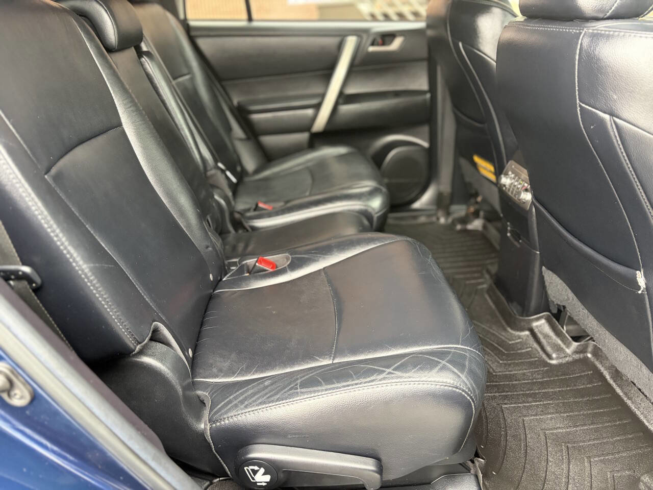 Used 2011 Toyota Highlander SE w/ Tow Pkg AWD/4WD image 18