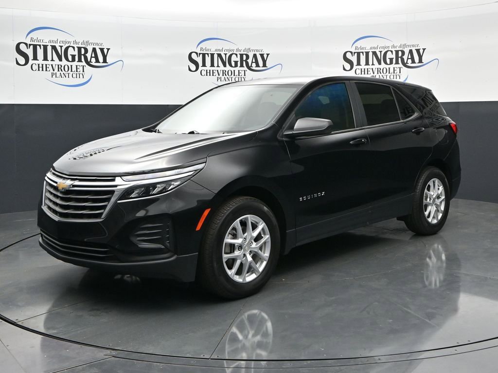 Used 2023 Chevrolet Equinox LS FWD image 3
