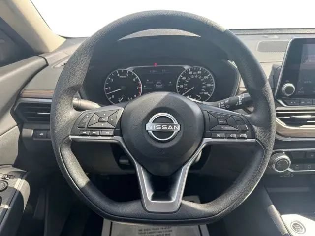 Used 2024 Nissan Altima 2.5 SV FWD image 23