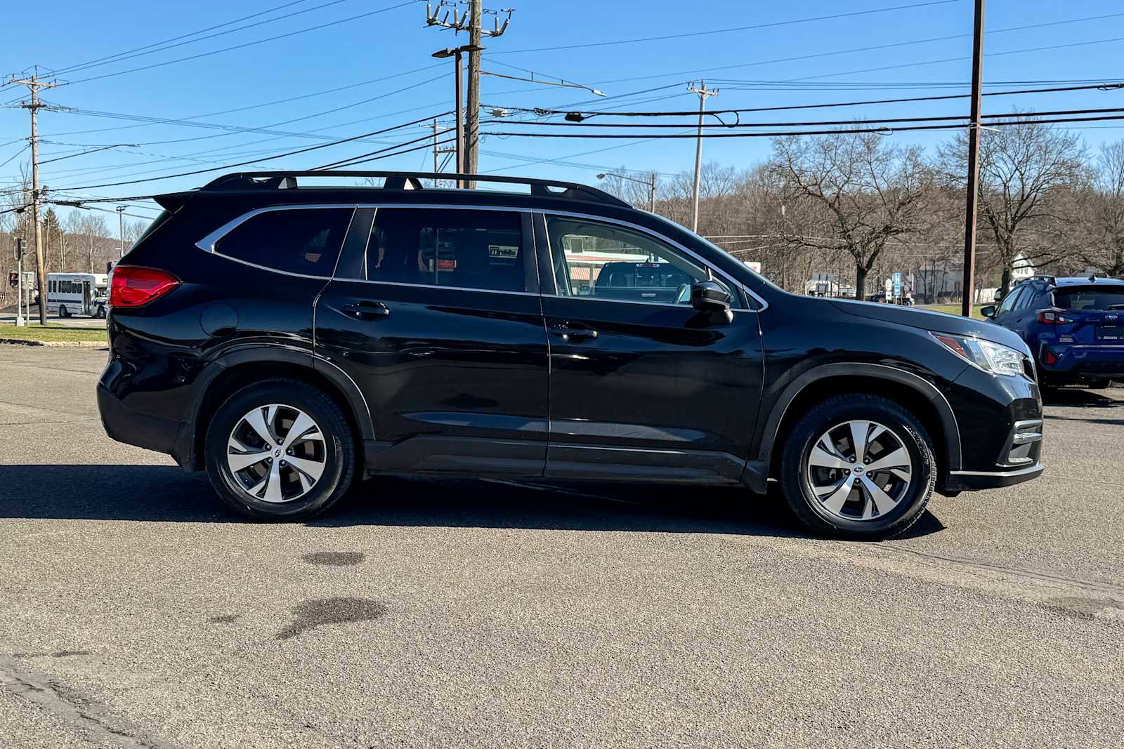 Certified 2022 Subaru Ascent Premium w/ Convenience Package image 2