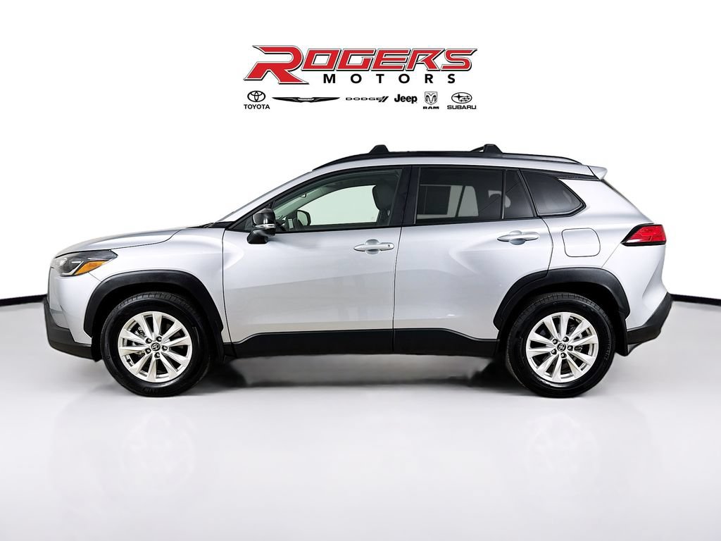 Certified 2025 Toyota Corolla Cross LE w/ Moonroof Package AWD/4WD image 9