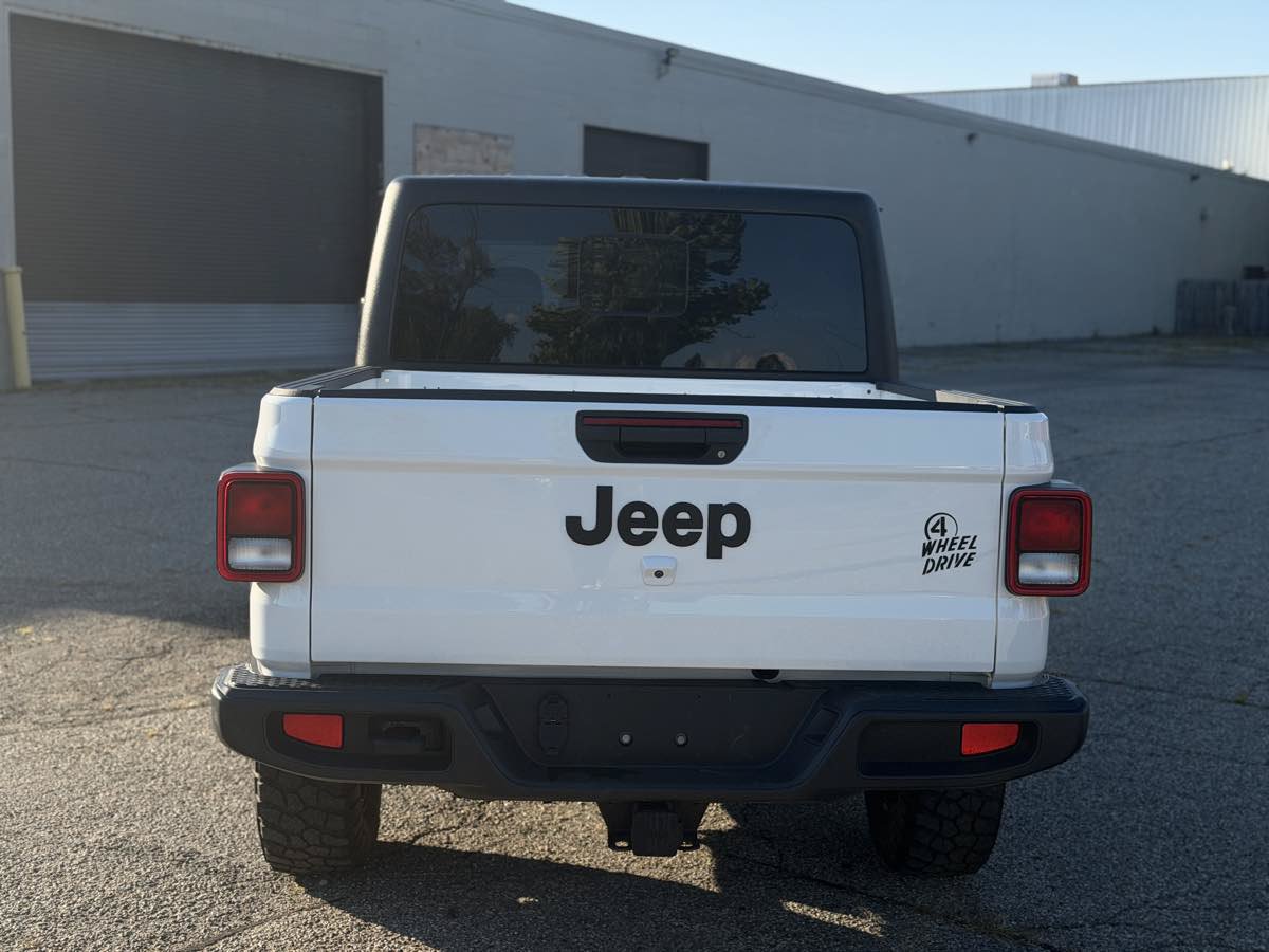 Used 2023 Jeep Gladiator Sport AWD/4WD image 5