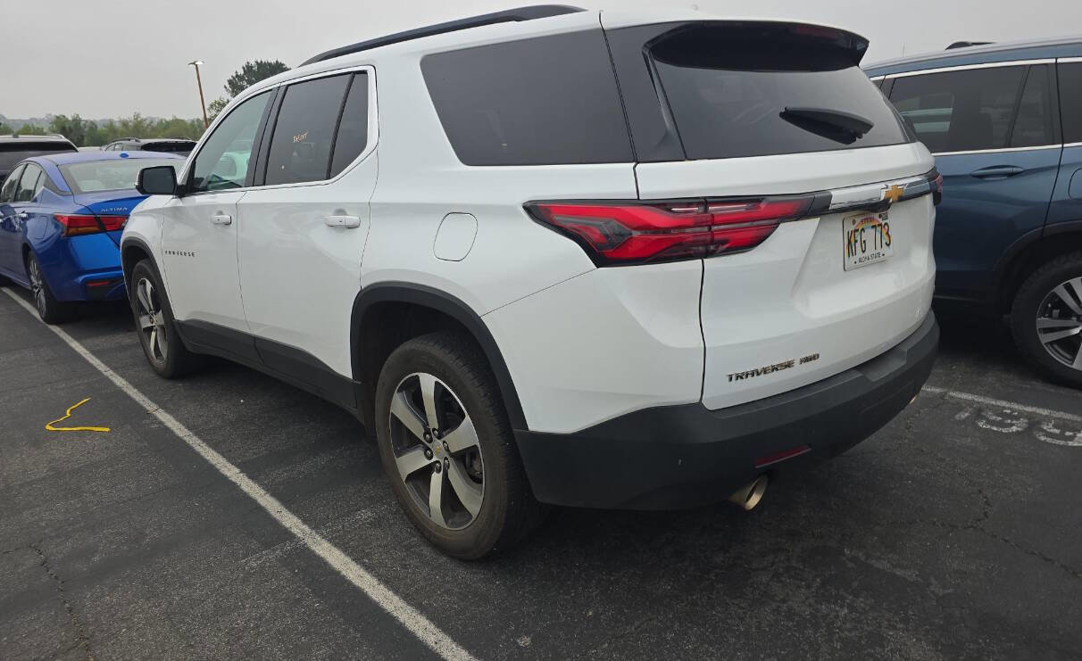 Used 2023 Chevrolet Traverse LT w/ LT Premium Package AWD/4WD image 4
