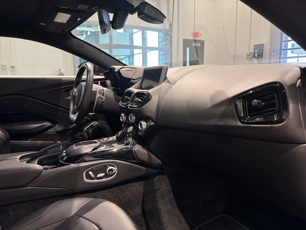 Used 2020 Aston Martin V8 Vantage Coupe image 30