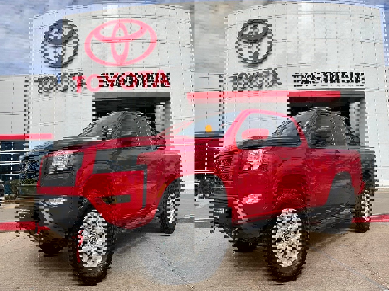 Used 2022 Nissan Frontier SV image 2