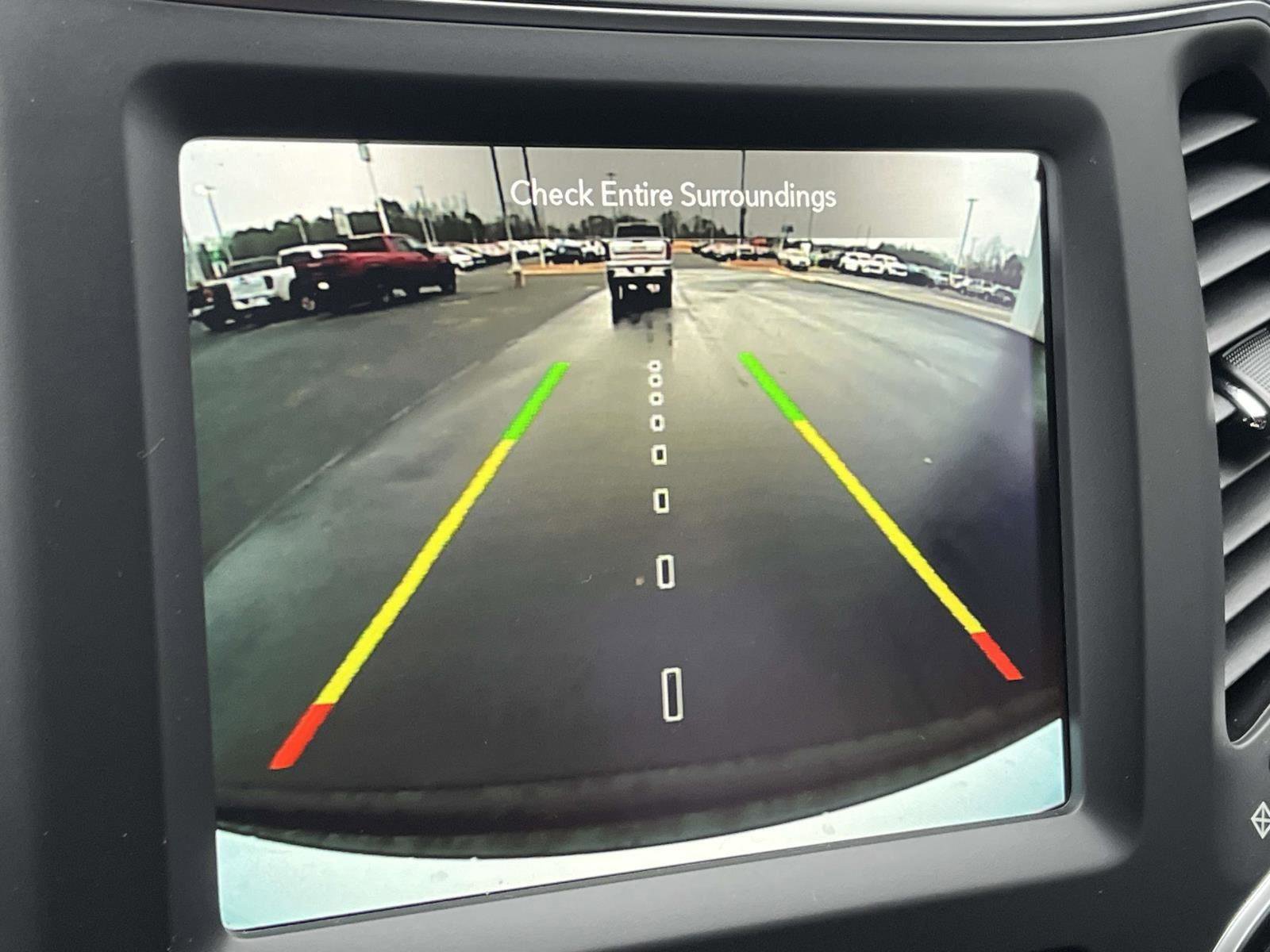 Used 2023 Jeep Cherokee Altitude Lux image 14