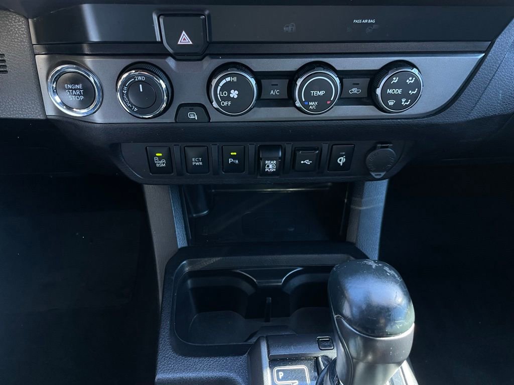 Used 2020 Toyota Tacoma TRD Off-Road w/ Technology Package image 19