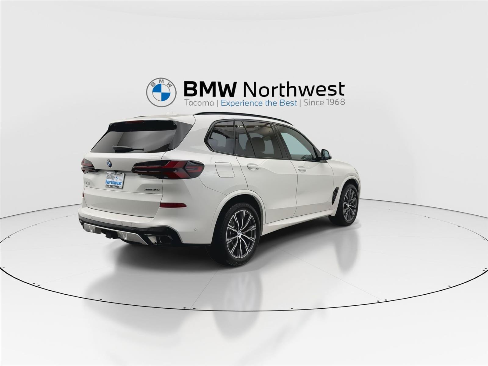 New 2026 BMW X5 xDrive40i w/ M Sport Package AWD/4WD image 3