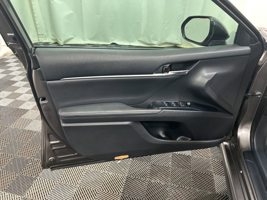 Used 2020 Toyota Camry XSE w/ Navigation Package image 21