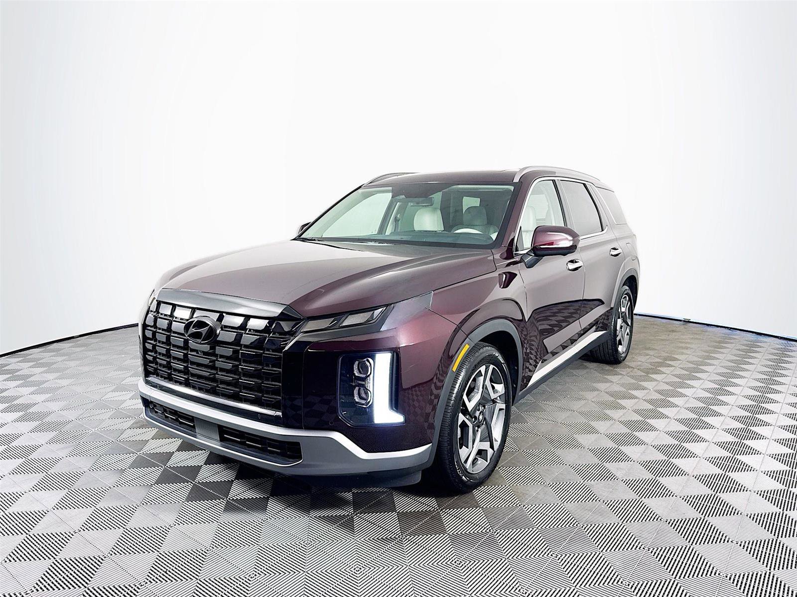 Used 2024 Hyundai Palisade Limited image 3