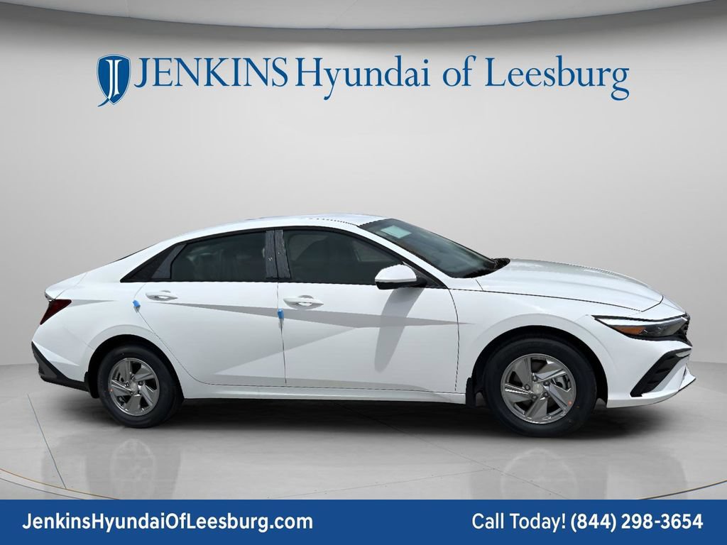New 2026 Hyundai Elantra SE FWD image 2