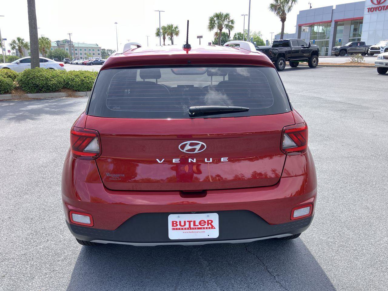 Used 2024 Hyundai Venue SEL FWD image 4