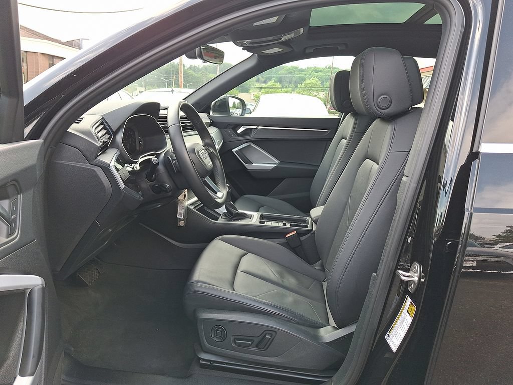 Used 2025 Audi Q3 2.0T Premium AWD/4WD image 3