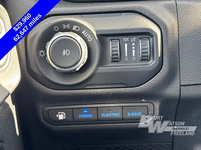 Used 2022 Jeep Wrangler Unlimited Sahara w/ Cold Weather Group image 18