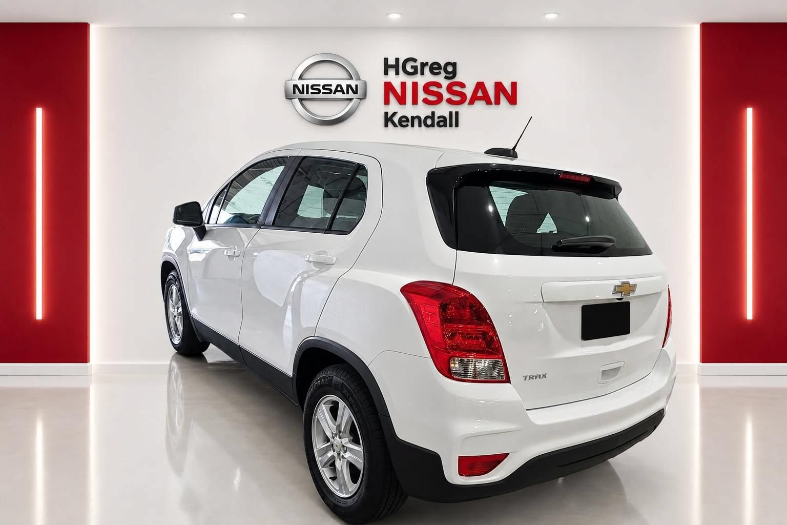 Used 2020 Chevrolet Trax LS FWD image 2