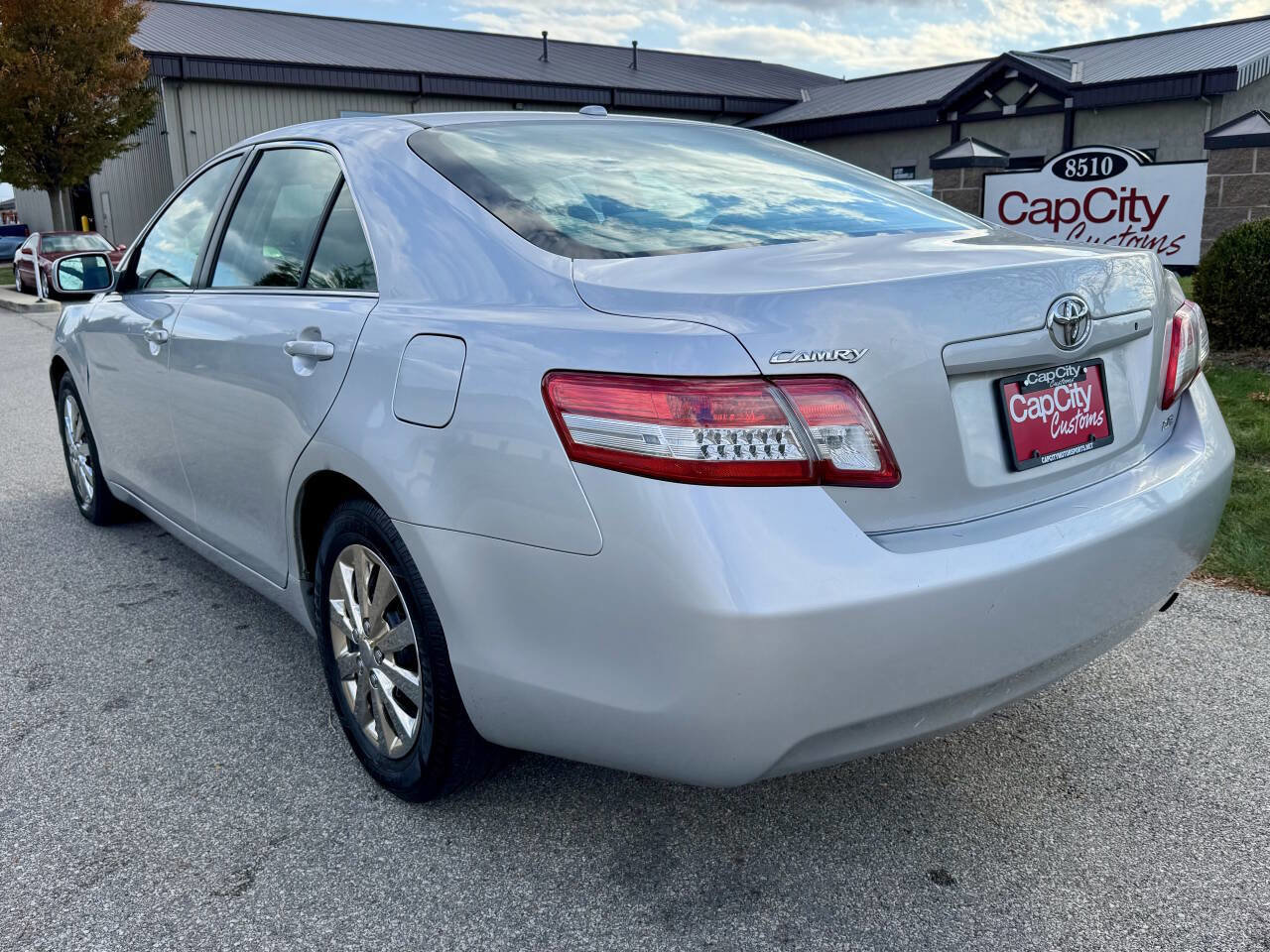 Used 2010 Toyota Camry LE image 8