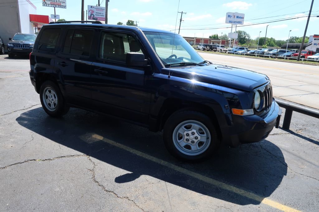 Used 2017 Jeep Patriot Sport w/ Power Value Group FWD image 2
