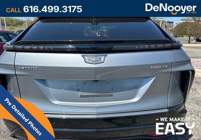 Used 2024 Cadillac Lyriq Luxury AWD/4WD image 10