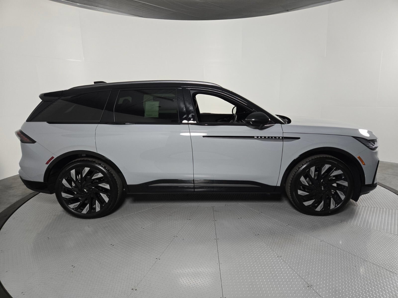 New 2026 Lincoln Nautilus Reserve w/ Jet Appearance Package AWD/4WD image 3