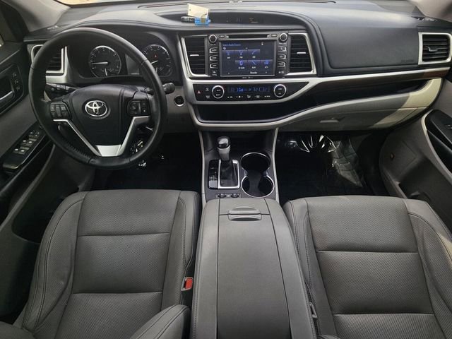 Used 2015 Toyota Highlander Limited image 25
