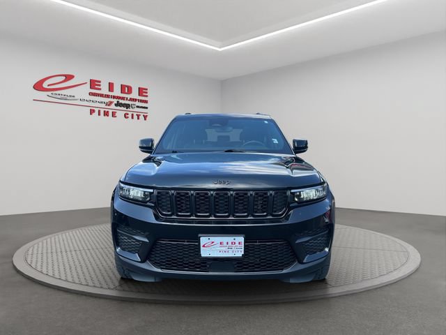 Used 2024 Jeep Grand Cherokee Altitude AWD/4WD image 13